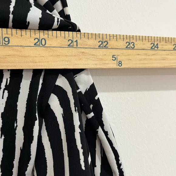 Chico's Black and White Zebra Print Top H-3 - Picture 8 of 9